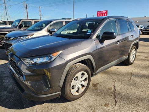 Used 2019 Toyota RAV4 LE image 2