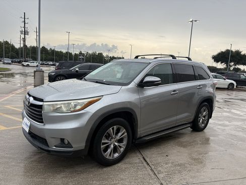 Used 2015 Toyota Highlander XLE AWD/4WD image 4