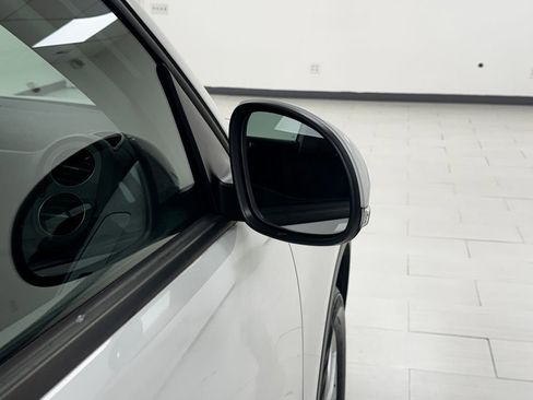 Used 2017 Volkswagen Tiguan S image 28