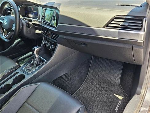 Certified 2023 Volkswagen Jetta SE FWD image 21
