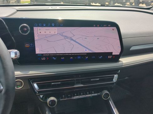 Used 2025 Chevrolet Traverse LT w/ Sun and Wheel Package FWD image 21