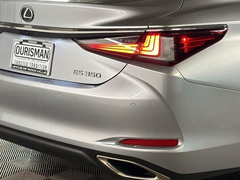 Certified 2022 Lexus ES 350 w/ Premium Package image 9