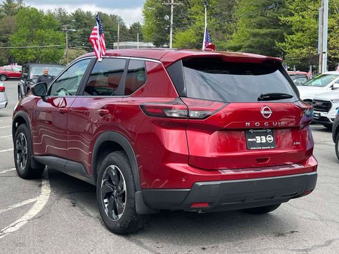 Used 2025 Nissan Rogue SV image 3