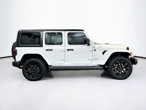 Used 2023 Jeep Wrangler Unlimited Sahara AWD/4WD image 10