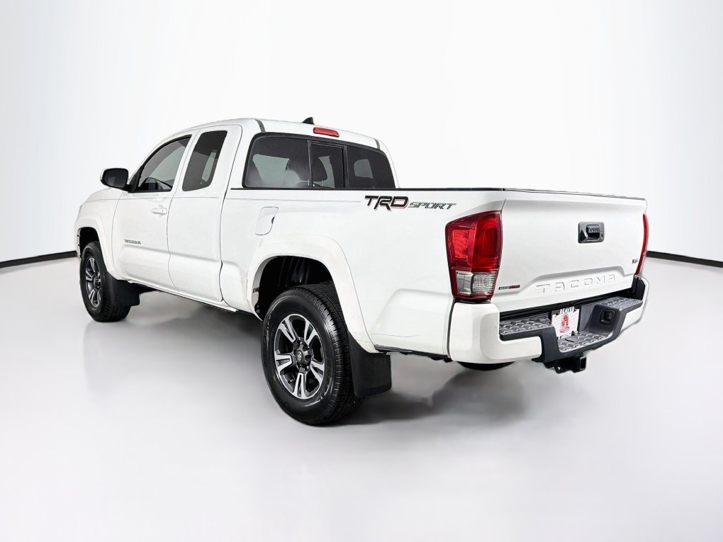 Used 2017 Toyota Tacoma TRD Sport w/ Tow Package RWD image 7