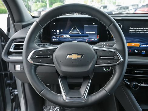 Used 2024 Chevrolet Traverse LT FWD image 10