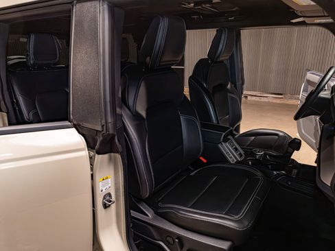 Used 2025 Ford Bronco Outer Banks image 26