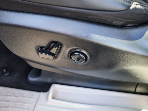 Used 2024 Chrysler Pacifica Touring-L FWD image 13