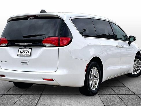 Used 2023 Chrysler Voyager LX FWD image 12