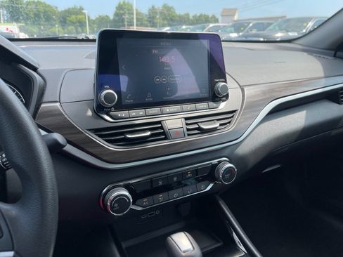 Used 2024 Nissan Altima 2.5 SV FWD image 19