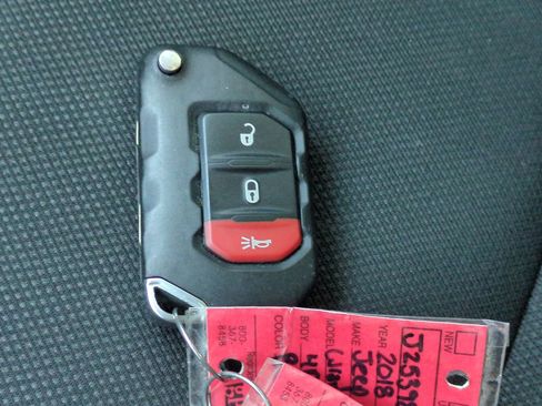 Used 2018 Jeep Wrangler Unlimited Sahara w/ LED Lighting Group image 27