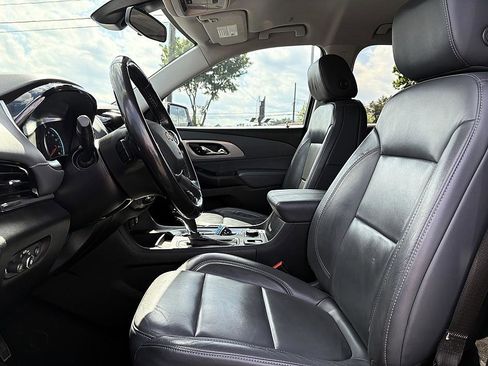Used 2020 Chevrolet Traverse LT w/ Driver Confidence II Package image 9