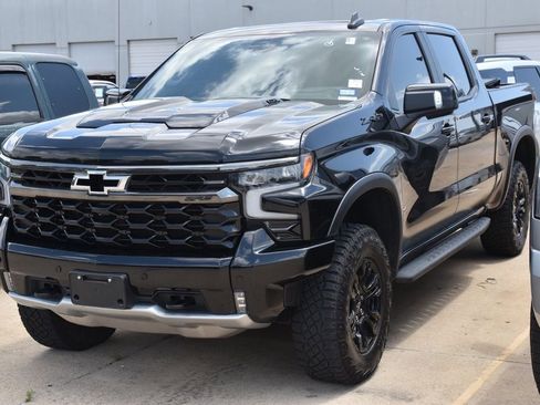 Used 2025 Chevrolet Silverado 1500 ZR2 w/ Technology Package AWD/4WD image 2