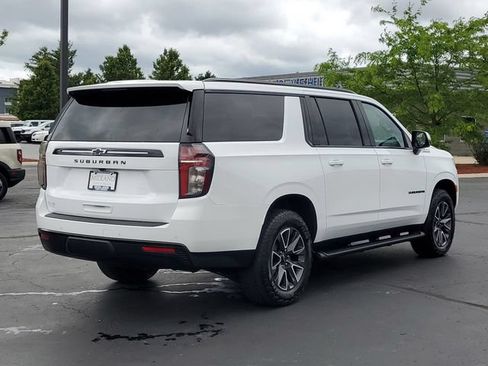 Used 2024 Chevrolet Suburban Z71 w/ Luxury Package AWD/4WD image 3