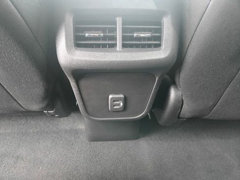 Used 2024 Chevrolet Equinox LT image 31