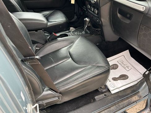 Used 2014 Jeep Wrangler Unlimited Rubicon w/ Dual Top Group image 12