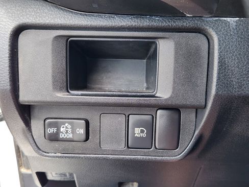 Used 2018 Toyota Tacoma SR5 RWD image 22