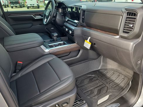 New 2026 GMC Sierra 1500 SLT image 9