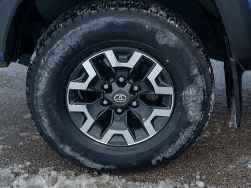 Used 2022 Toyota Tacoma TRD Off-Road image 10