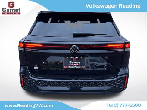 New 2025 Volkswagen Tiguan SE R-Line image 4