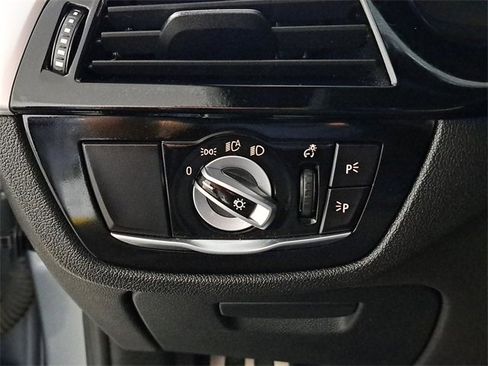 Used 2021 BMW M550i xDrive image 23