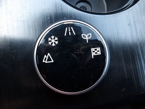 Used 2023 Nissan Rogue SV image 16