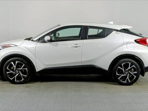 Used 2018 Toyota C-HR XLE image 3