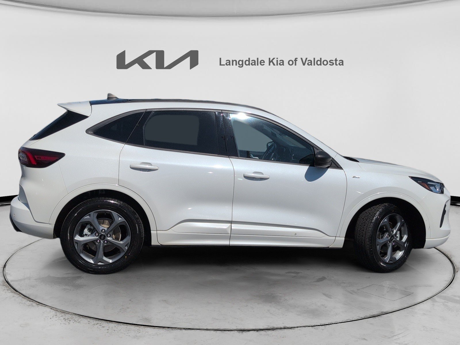 Used 2023 Ford Escape ST-Line w/ Tech Pack #1 FWD image 3