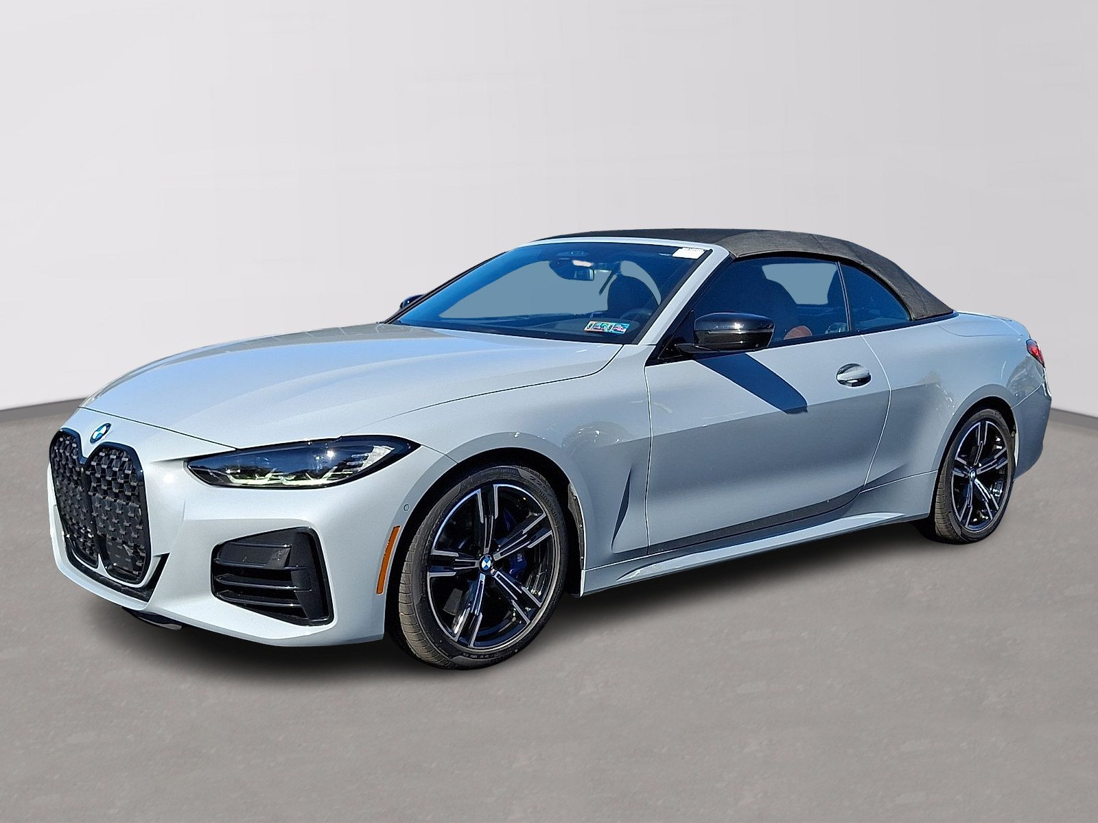 Used 2022 BMW M440i Convertible RWD image 2