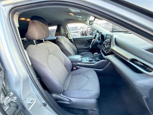 Used 2021 Toyota Highlander LE image 34