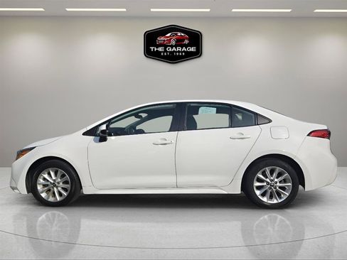 Used 2020 Toyota Corolla LE w/ LE Convenience Package FWD image 3