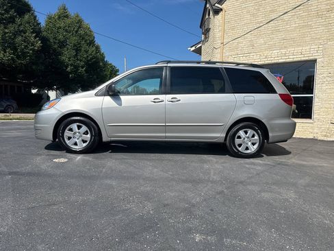 Used 2004 Toyota Sienna LE FWD image 2