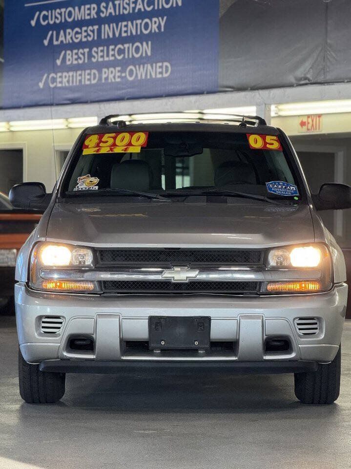 Used 2005 Chevrolet TrailBlazer LS AWD/4WD image 2