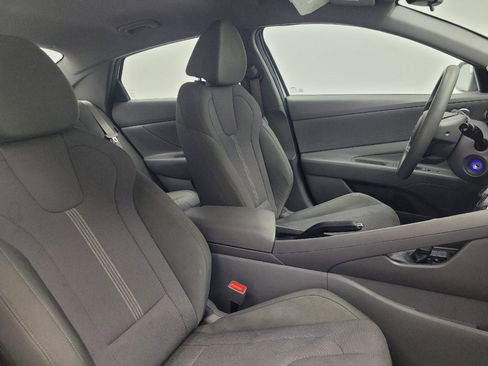 Used 2025 Hyundai Elantra SE FWD image 21