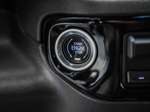 Used 2024 Chevrolet Silverado 1500 ZR2 image 36