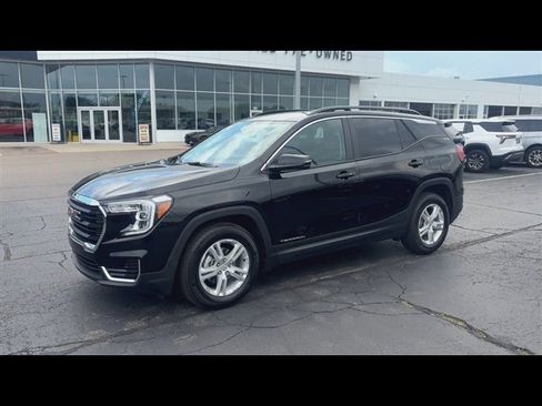 Certified 2024 GMC Terrain SLE w/ Driver Convenience Package FWD image 4