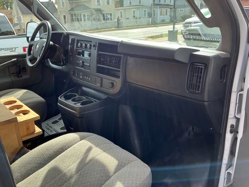 Used 2021 Chevrolet Express 3500 w/ Driver Convenience Package image 22