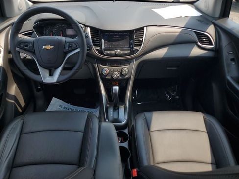 Used 2022 Chevrolet Trax LT w/ Premium Seat Package AWD/4WD image 15