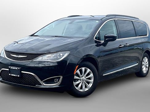 Used 2017 Chrysler Pacifica Touring-L FWD image 12