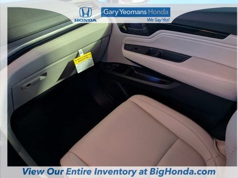New 2026 Honda Odyssey Touring image 17