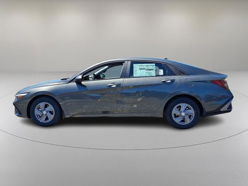 New 2025 Hyundai Elantra SE image 4