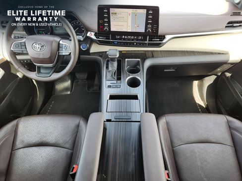 Used 2024 Toyota Sienna Platinum FWD image 26