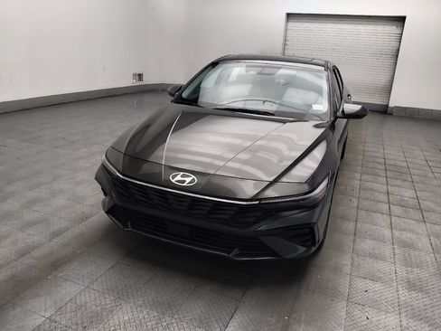 Used 2025 Hyundai Elantra Limited FWD image 15