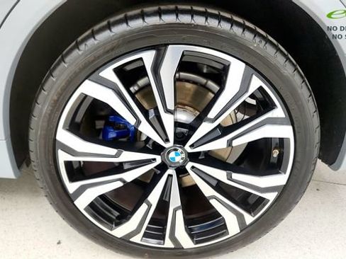 Used 2024 BMW X7 xDrive40i w/ M Sport Package AWD/4WD image 89