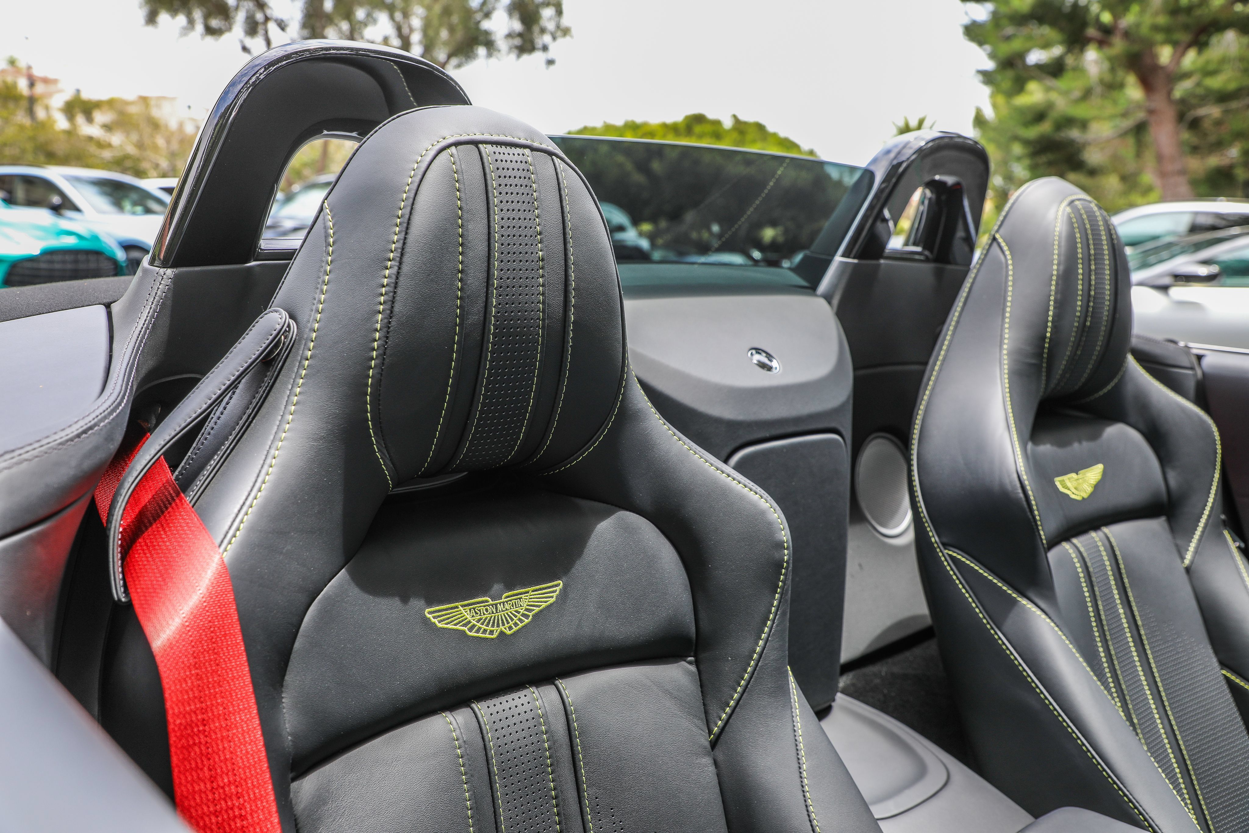 Used 2023 Aston Martin V8 Vantage Roadster RWD image 26