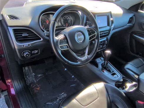 Used 2019 Jeep Cherokee Latitude Plus image 10