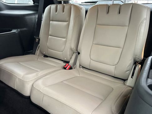 Used 2018 Ford Explorer XLT w/ Equipment Group 202A image 16
