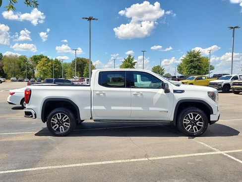 Used 2024 GMC Sierra 1500 AT4 w/ Technology Package AWD/4WD image 6