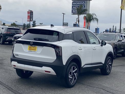 New 2026 Nissan Kicks SV image 2