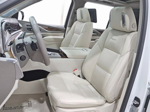 Used 2024 Cadillac Escalade Premium Luxury Platinum w/ Heavy-Duty Trailer Package image 32